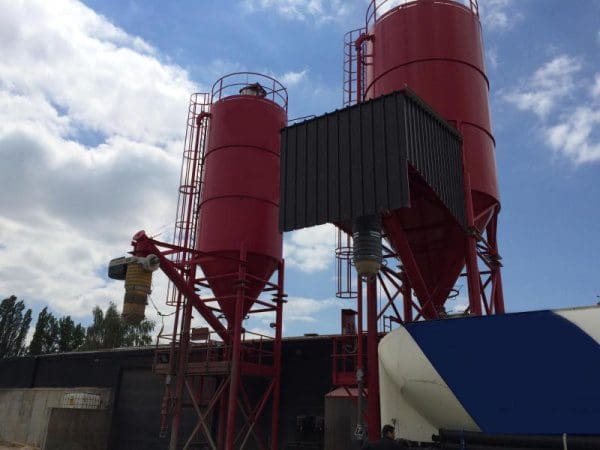 Article image of: Vrachtwagenchauffeurs laden zelfstandig hun vrachtwagen