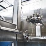 Article image of: Ronde zeefmachine in afgesloten downflow cabine