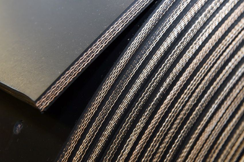 Elevatorbanden dragen de bekers en moeten sterk en duurzaam zijn.