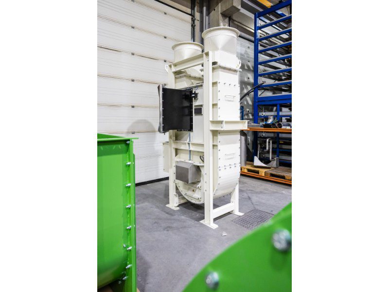 Elevator voor mouttransport: hier de voet en de benen, met vlammendover.