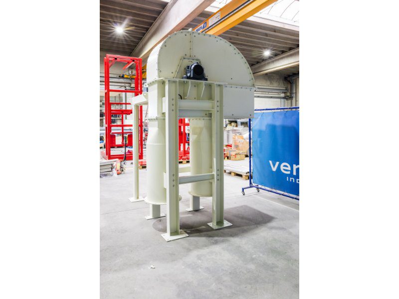 Elevator voor mouttransport: de aandrijfkop.