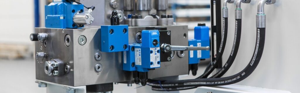 Bij hydraulische aandrijvingen vindt krachttransmissie plaats door middel van vloeistofdruk.