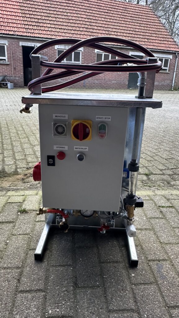 Article image of: Building materials retailer De Bedijking received six Wetmix silo mixers with single-phase control panels